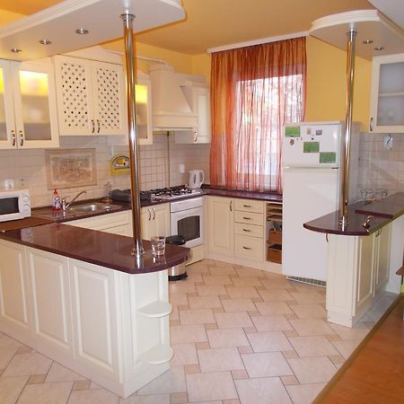 Lara Apartman เดเบรตเซน ภายนอก รูปภาพ