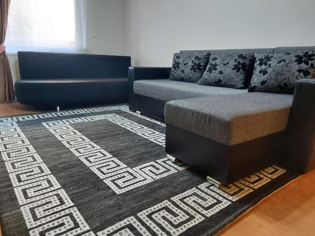 Lara Apartman เดเบรตเซน ภายนอก รูปภาพ