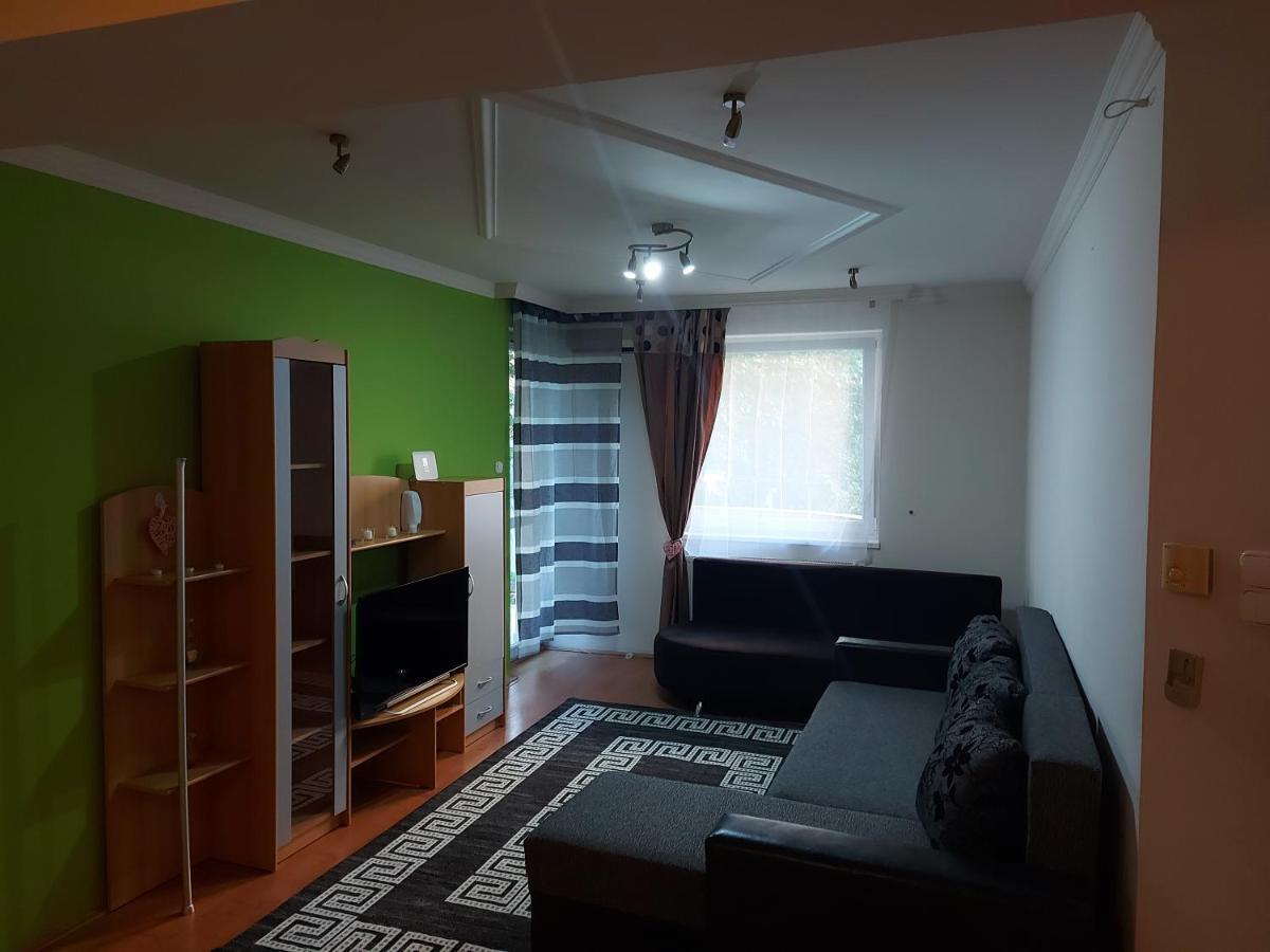 Lara Apartman เดเบรตเซน ภายนอก รูปภาพ
