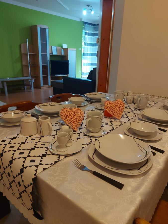 Lara Apartman เดเบรตเซน ภายนอก รูปภาพ