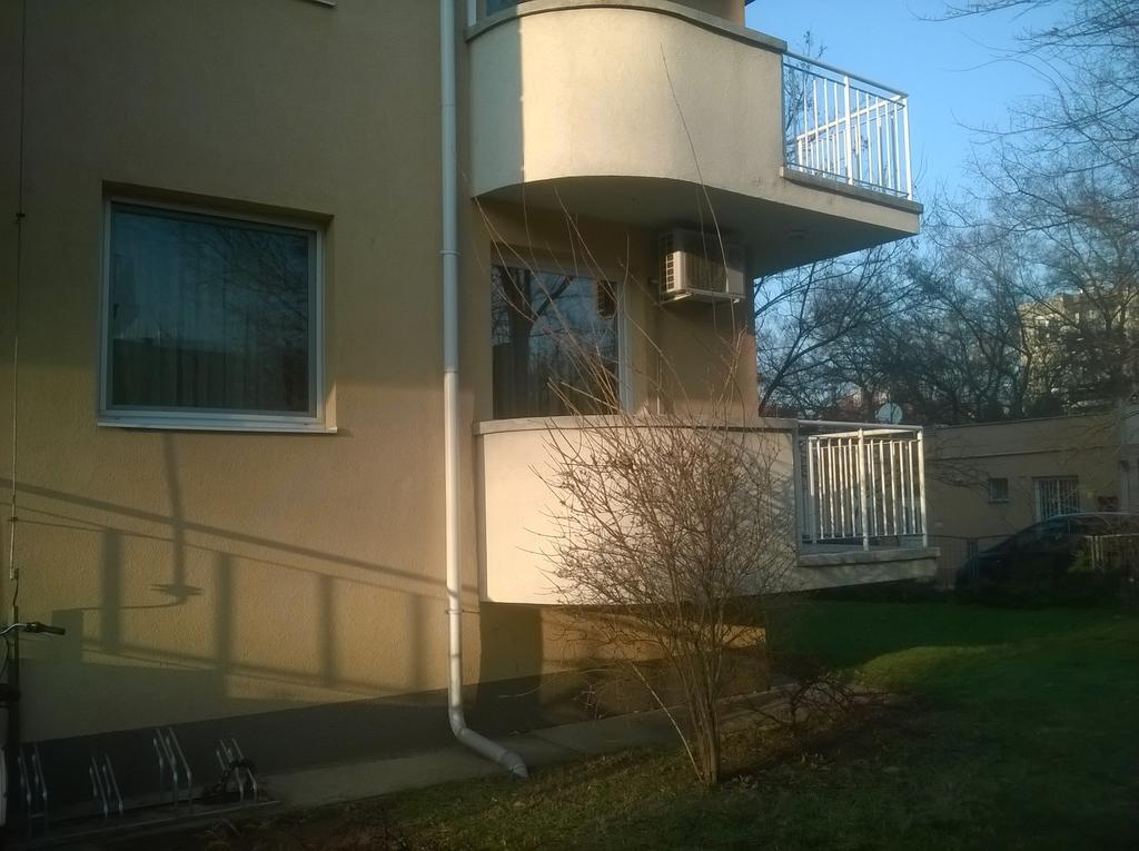 Lara Apartman เดเบรตเซน ภายนอก รูปภาพ
