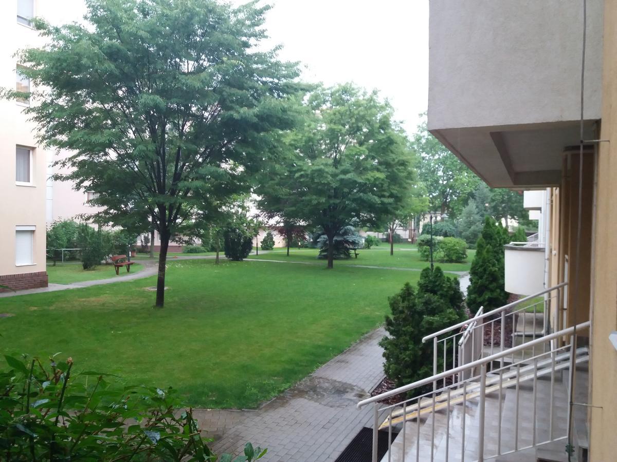 Lara Apartman เดเบรตเซน ภายนอก รูปภาพ